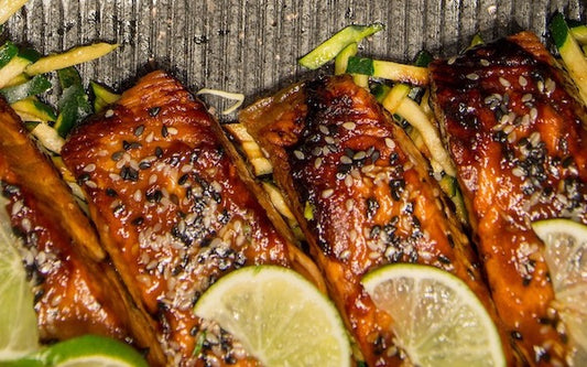 Grilled salmon with lemon
